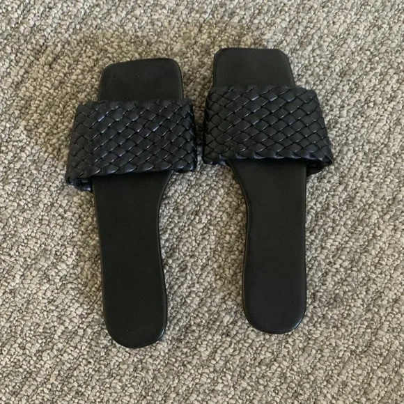 SHEIN sandals - Picture 1 of 1